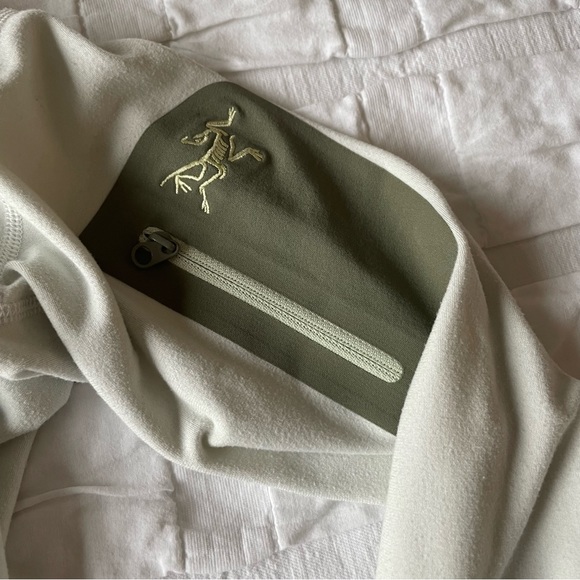 Arc’teryx polartec 1/4 Zip size XS - Picture 7 of 7